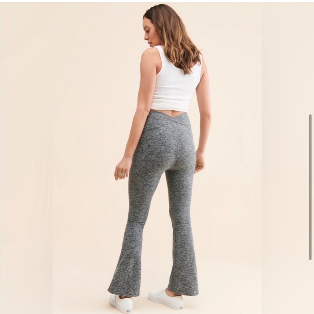 Year of Ours Maternity Flare Leggings Yoga Pants - Picture 3 of 6